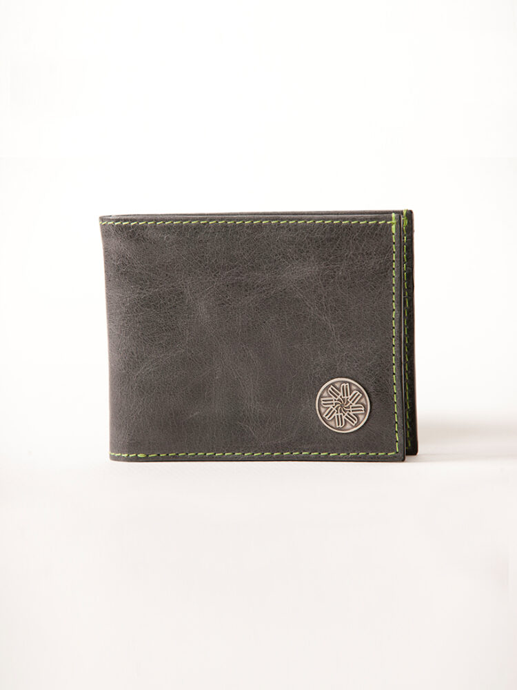 The MW leather men's wallet has a main compartment for paper notes, 6 card slots, and two internal slip pockets.